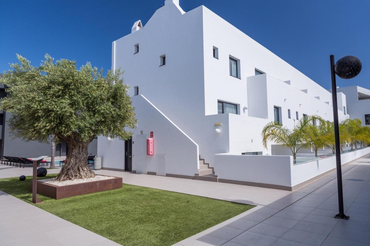 Migjorn Ibiza Suites & Spa Playa d'en Bossa Bagian luar foto