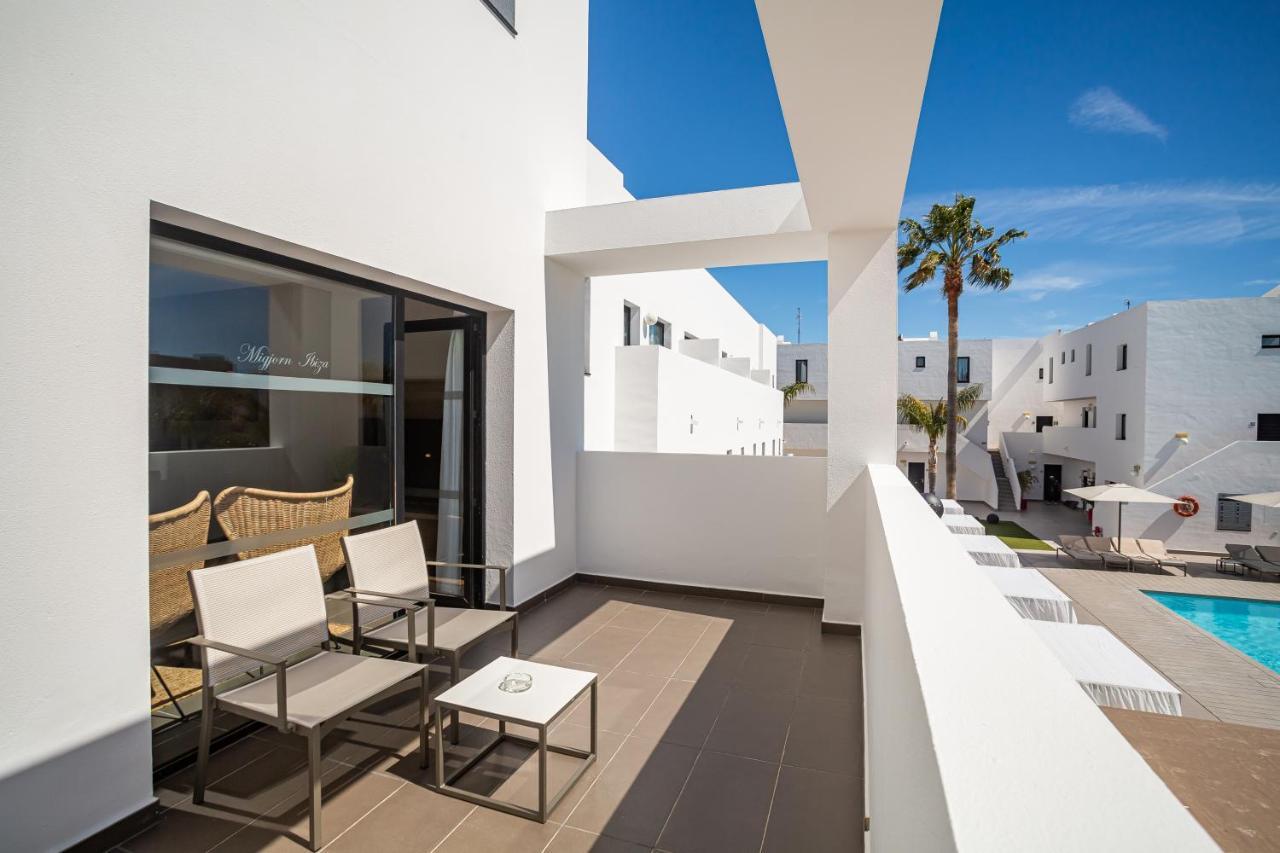 Migjorn Ibiza Suites & Spa Playa d'en Bossa Bagian luar foto