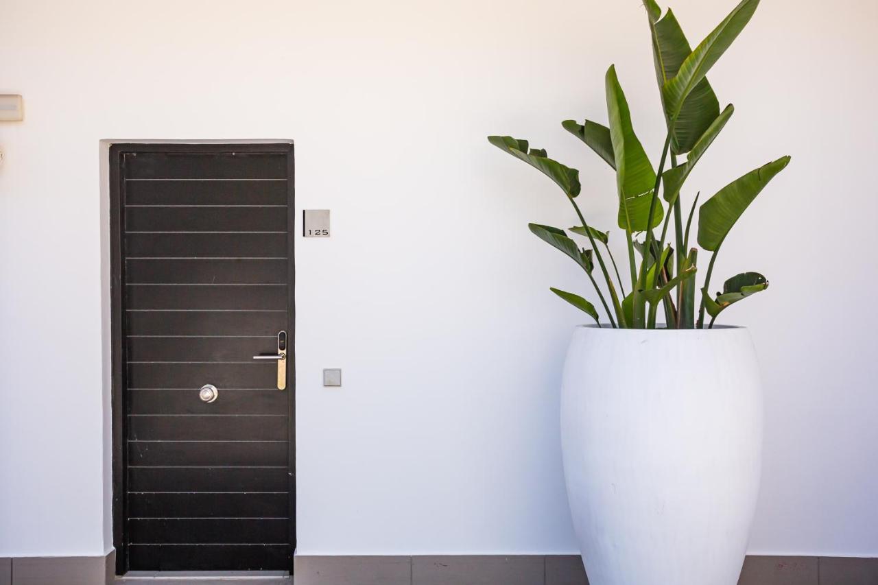 Migjorn Ibiza Suites & Spa Playa d'en Bossa Bagian luar foto