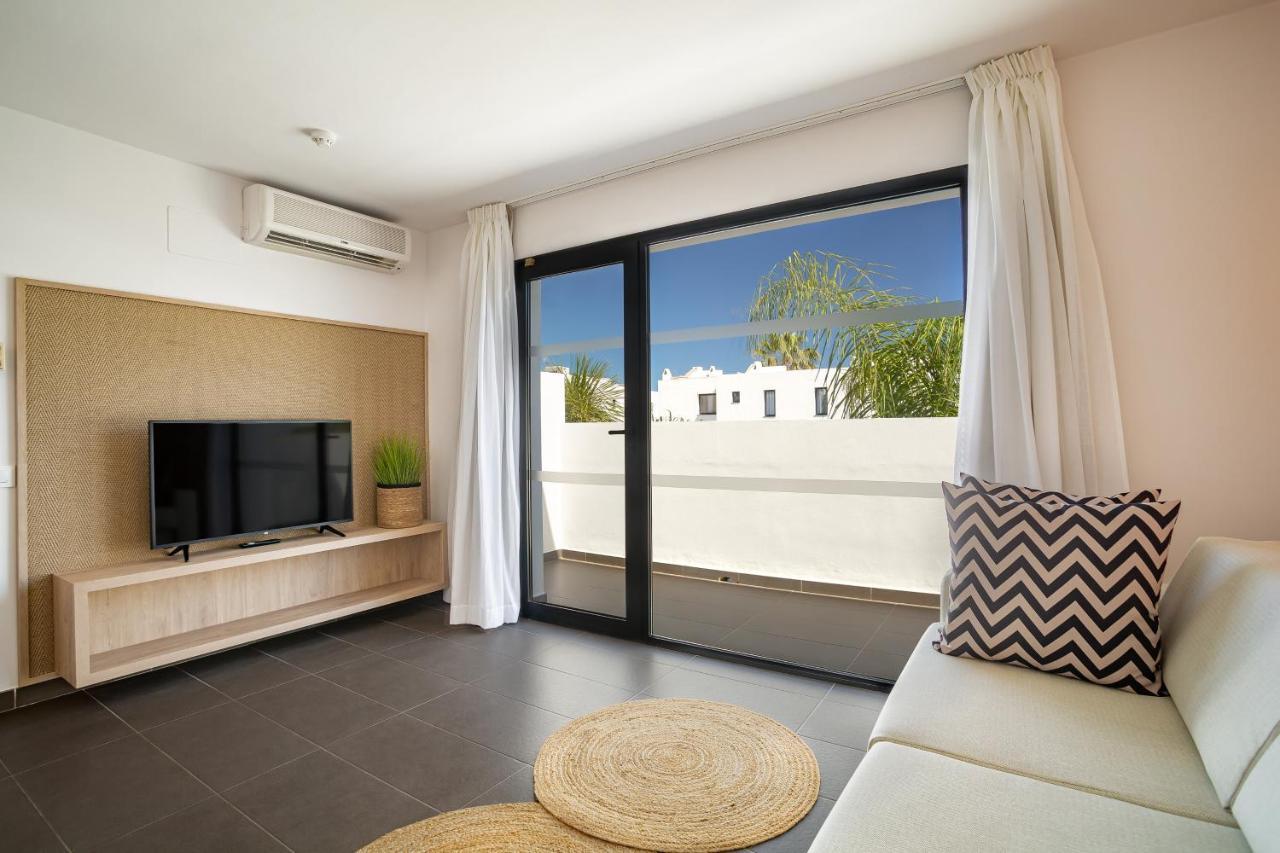 Migjorn Ibiza Suites & Spa Playa d'en Bossa Bagian luar foto