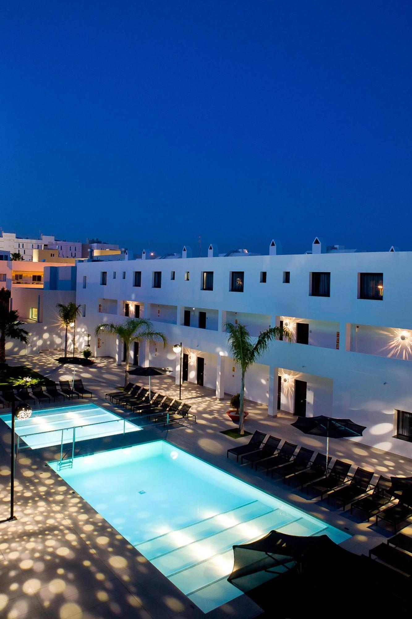 Migjorn Ibiza Suites & Spa Playa d'en Bossa Bagian luar foto
