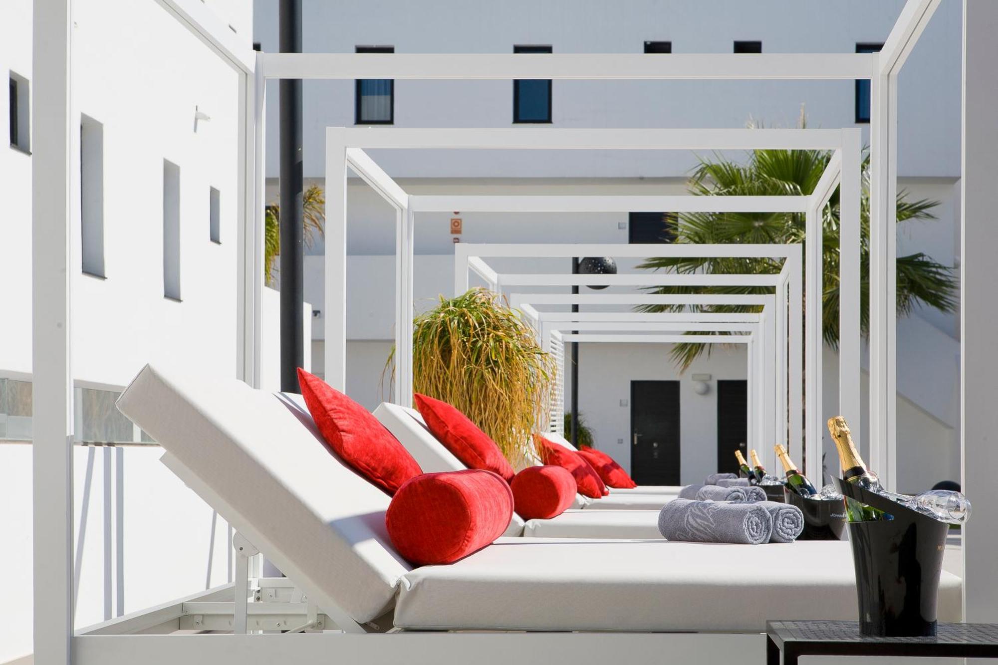 Migjorn Ibiza Suites & Spa Playa d'en Bossa Bagian luar foto