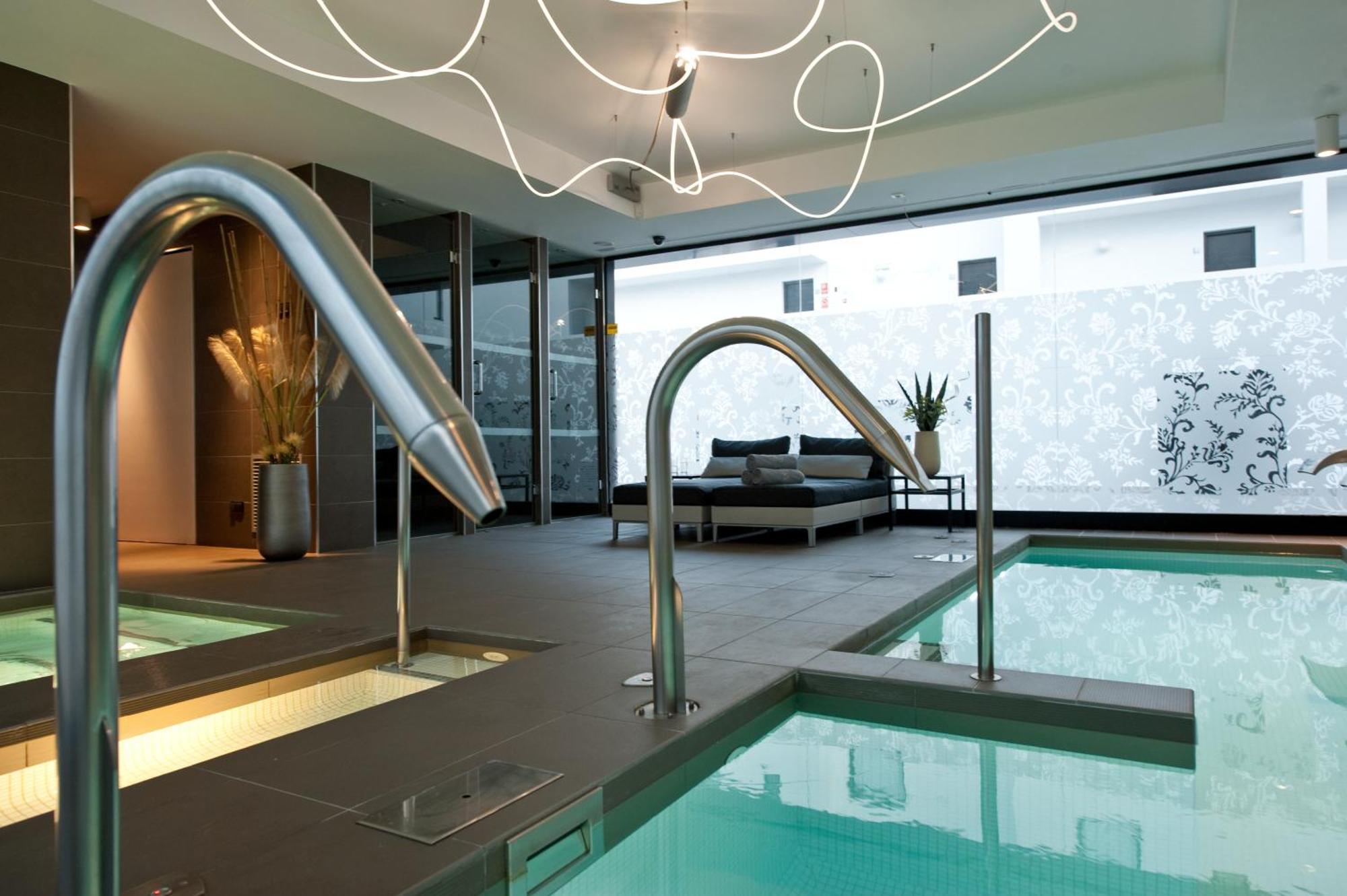 Migjorn Ibiza Suites & Spa Playa d'en Bossa Bagian luar foto