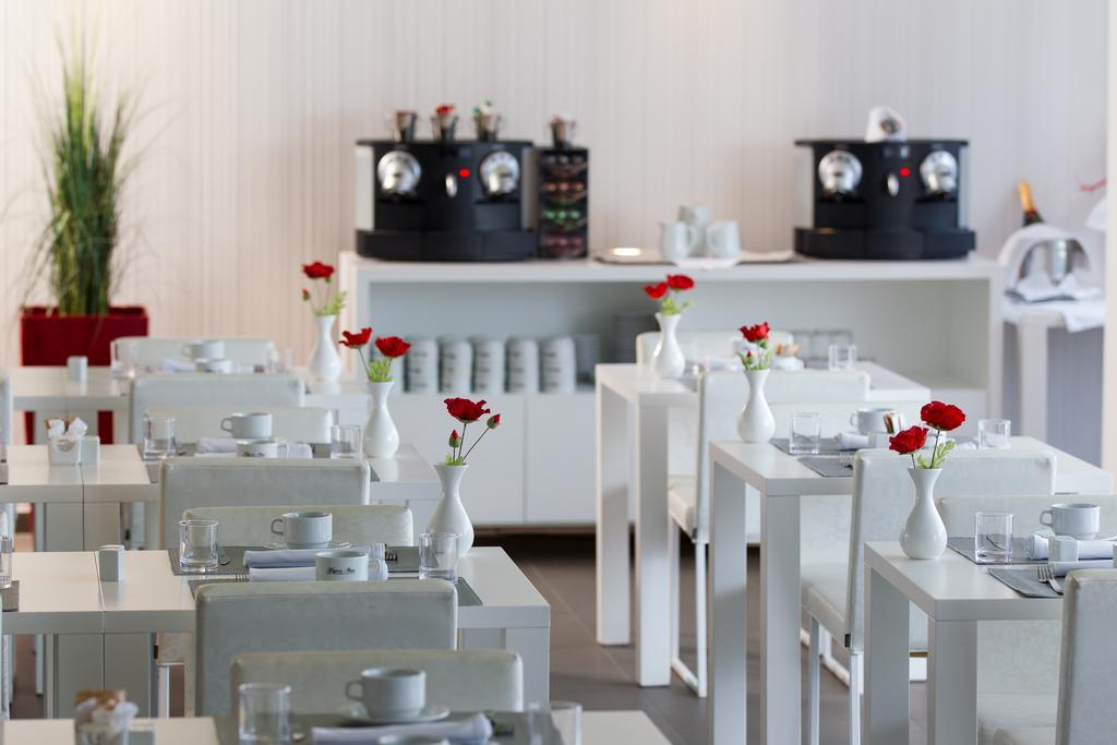 Migjorn Ibiza Suites & Spa Playa d'en Bossa Bagian luar foto