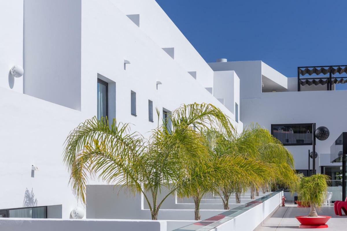 Migjorn Ibiza Suites & Spa Playa d'en Bossa Bagian luar foto
